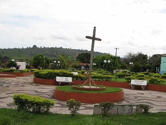 ARAPUTANGA-MT-CRUZEIRO NA PRAA CENTRAL - ARAPUTANGA - MT