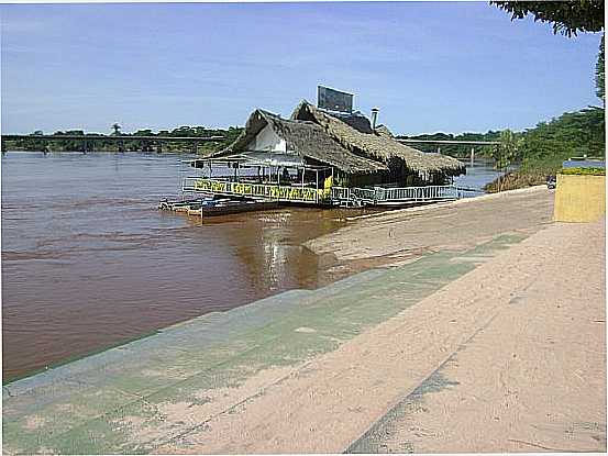 BARRA DO GARAS-MT-BAR FLUTUANTE NO RIO ARAGUAIA-FOTO:ANIZIO REZENDE - BARRA DO GARAS - MT