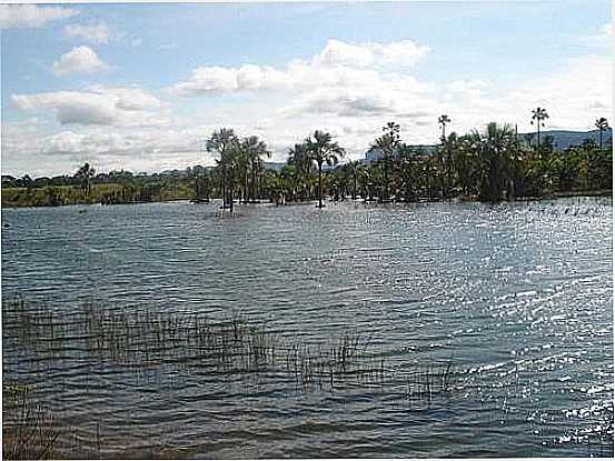 LAGOA NA SERRA DO RONCADOR EM BARRA DO GARAS-FOTO:RAFAEL JOS RORATO - BARRA DO GARAS - MT