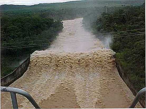 VERTEDOURO DA PCH NO RIO CASCA NA CHAPADA DOS GUIMARES-MT-FOTO:ELIZEUALMEIDAFESA - CHAPADA DOS GUIMARES - MT