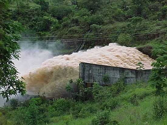 VERTEDOURO DA PCH NO RIO CASCA NA CHAPADA DOS GUIMARES-MT-FOTO:ELIZEUALMEIDAFESA - CHAPADA DOS GUIMARES - MT