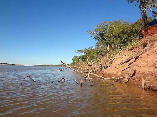 COCALINHO-MT-EROSO FLUVIAL NO RIO ARAGUAIA-FOTO:PE. EDINISIO PEREIRA - COCALINHO - MT