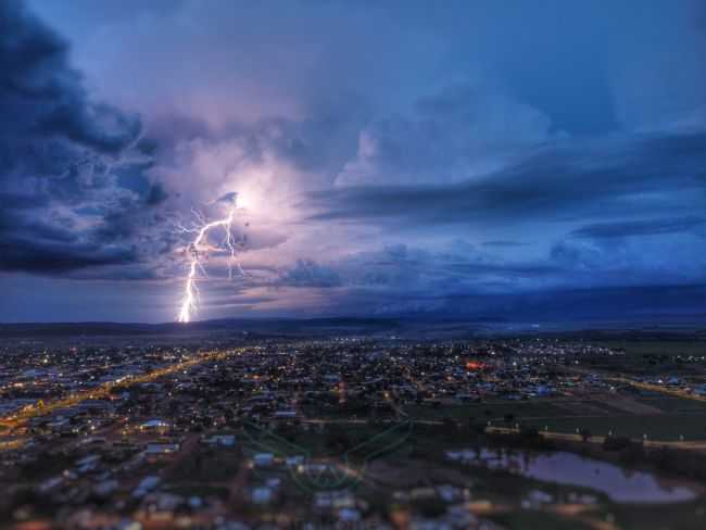 COMEO DE NOITE COM TEMPORAL CHEGANDO, POR ANDR SILVA DE SOUZA. ANDRONEFOTOSEVIDEOSAEREOS - CONFRESA - MT