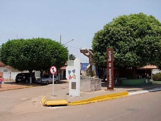 MONUMENTO DO QUEIJO EM CURVELNDIA-FOTO:EDSON CAVALARI - CURVELNDIA - MT