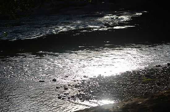 GUIRATINA-MT-RIO GARAS-FOTO:MINORU ONOE - GUIRATINGA - MT