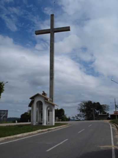 CRUZEIRO NA AVENIDA-FOTO:GUSTAVO BRETAS - JAURU - MT