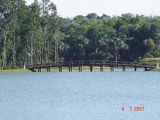 PONTE DE MADEIRA NO LAGO ERNANI J.MACHADO-FOTO:EVERTON VENTURA - LUCAS DO RIO VERDE - MT