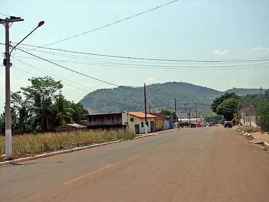 RIO BRANCO-MT-RUA COM A SERRA AO FUNDO-FOTO:EDSON CAVALARI - RIO BRANCO - MT