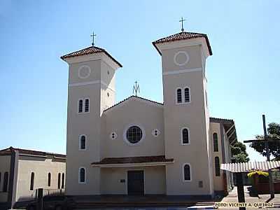 IGREJA MATRIZ DE N. SRA. DO ROSRIO E S. BENEDITO FOTO VICENTE A. QUEIROZ - ROSRIO OESTE - MT