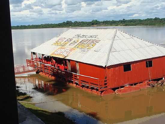 RESTAURANTE FLUTUANTE EM SO FLIX DO ARAGUAIA-MT-FOTO:LUDMILA_MIRANDA - SO FLIX DO ARAGUAIA - MT