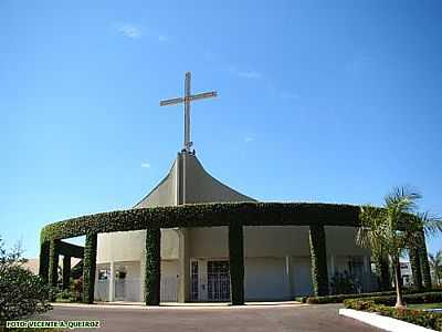 IGREJA MATRIZ DE N.S.
DE FTIMA FOTO VICENTE A. QUEIROZ - SAPEZAL - MT