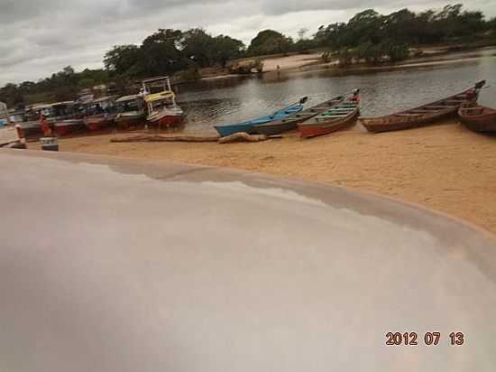 APINAGS-PA-BARCOS DE PESCA NA BEIRA DO RIO ARAGUAIA-FOTO:LUCIANA PIRES TIA LU - APINAGS - PA