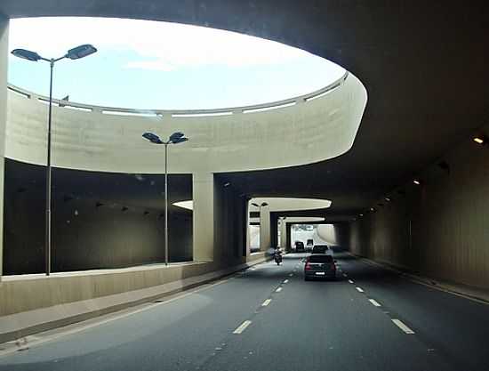 DENTRO DO TNEL DO ENTRONCAMENTO EM BELM-PA-FOTO:R & F FARAON - BELM - PA