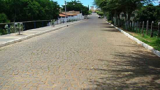 CACUL-BA-AV.ENG.ARTHUR CASTILHO-FOTO:SINSIO PRATES FILHO - CACUL - BA