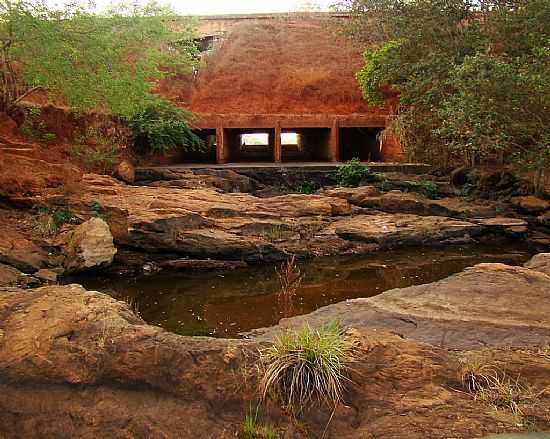 CACUL-BA-SANGRADOURO BARRAGEM DO COMOCOCHICO NA SECA-FOTO:SINSIO PRATES FILHO - CACUL - BA
