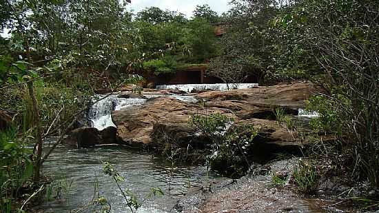 CACUL-BA-SANGRADOURO BARRAGEM DO COMOCOCHICO NAS CHEIAS-FOTO:SINSIO PRATES FILHO - CACUL - BA