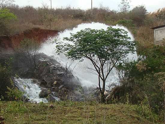 CACUL-BA-SANGRADOURO DA BARRAGEM DO TRUVISCO-FOTO:SINSIO PRATES FILHO  - CACUL - BA