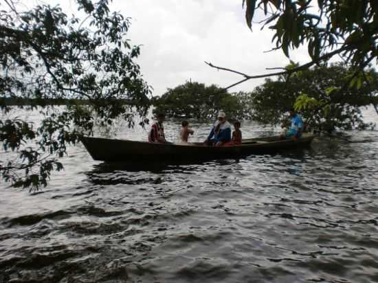 PESCADORES NA REGIAO DE BREU BRANCO, POR RAIMUNDO BARRADAS - BREU BRANCO - PA