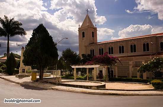 IGREJA MATRIZ DE N.SRA.DE SANTANA EM CAETIT-BA-FOTO:BVALDIR - CAETIT - BA