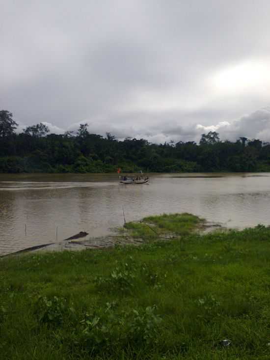 BARQUINHO NO RIO TAU, POR MRCIA CRISTINA - ESPRITO SANTO DO TAU - PA