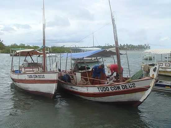 CAIRU-BA-BARCOS DE PESCA-FOTO:MARCELO S F - CAIRU - BA