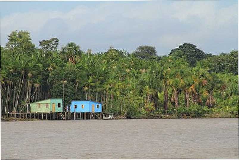 ITATUP-PA-CASAS DE PALAFITA S MARGENS DO RIO GURUP-FOTO:CIENCIAHOJE.UOL.COM.BR - ITATUP - PA