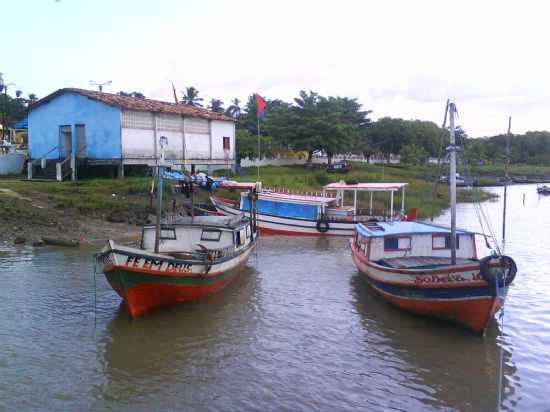 BARCOS NA ORLA DA VILA DE CAFEZAL, POR D@NIEL - MAGALHES BARATA - PA