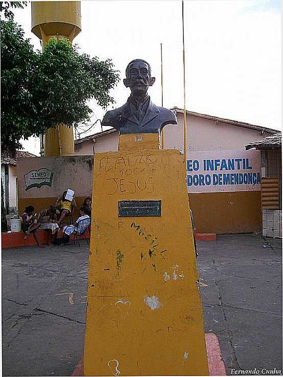 MARAB-PA-BUSTO DO FUNDADOR DA CIDADE,FRANCISCO COELHO-FOTO:NANDO CUNHA - MARAB - PA