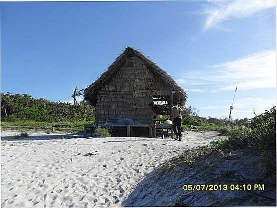 RANCHO DE PESCADORES NA PRAIA DA MARIETA , POR CARLOS FERNANDO MACEDO - MARACAN - PA