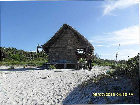 RANCHO DE PESCADORES NA PRAIA DA MARIETA , POR CARLOS FERNANDO MACEDO - MARACAN - PA