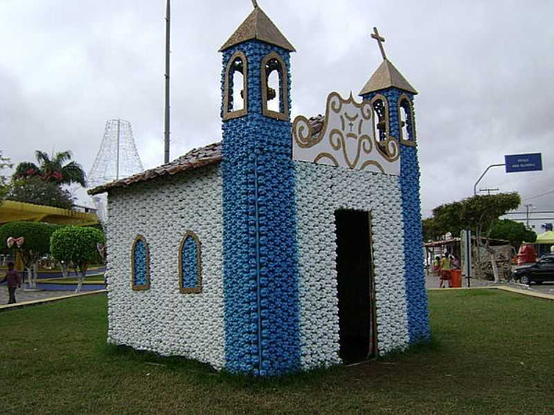 CALDAS DO JORRO-BA-IGREJA SIMBLICA FEITA COM SUCATA NA PRAA CENTRAL-FOTO:PT.WIKIPEDIA. - CALDAS DO JORRO - BA