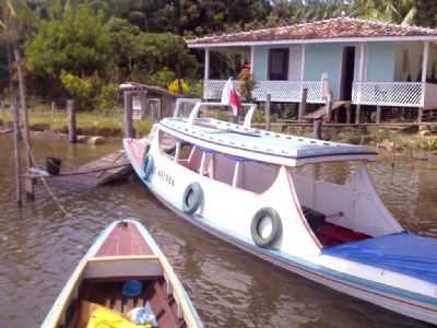 BARCO E CASA RIBEIRINHAS, POR NIELSON SILVA - MOJU - PA