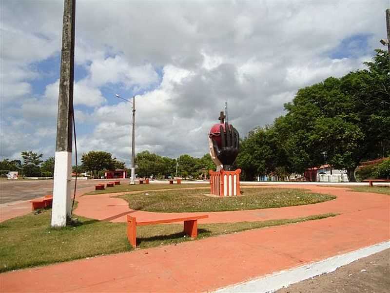 PEIXE BOI-PA-MONUMENTO NA PRAA CENTRAL-FOTO:PEDRO PAULO - PEIXE-BOI - PA