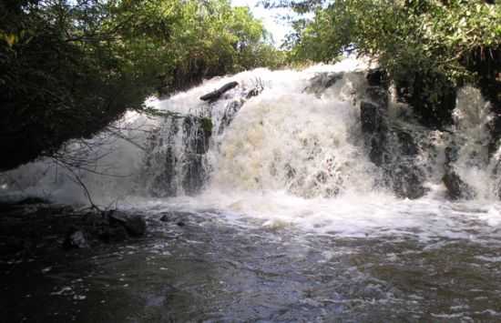 LOCALIZA-SE NA VIC. 57 A 30 KM ROD TRANSAMAZNICA A CACHOEIRA GRANDE, LOCALIZADA NO RIO CURU-UNA, POR GISELI CRISTINA  - PLACAS - PA