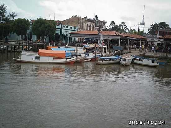 EMBARCAES NA ORLA DA CIDADE DE PONTA DE PEDRAS-PA-FOTO:CARLOS FERNANDO MACE - PONTA DE PEDRAS - PA