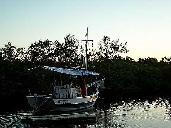 BARCO NO RIO DAS DONAS EM CAMASSANDI-BA-FOTO:BIGODE45 - CAMASSANDI - BA