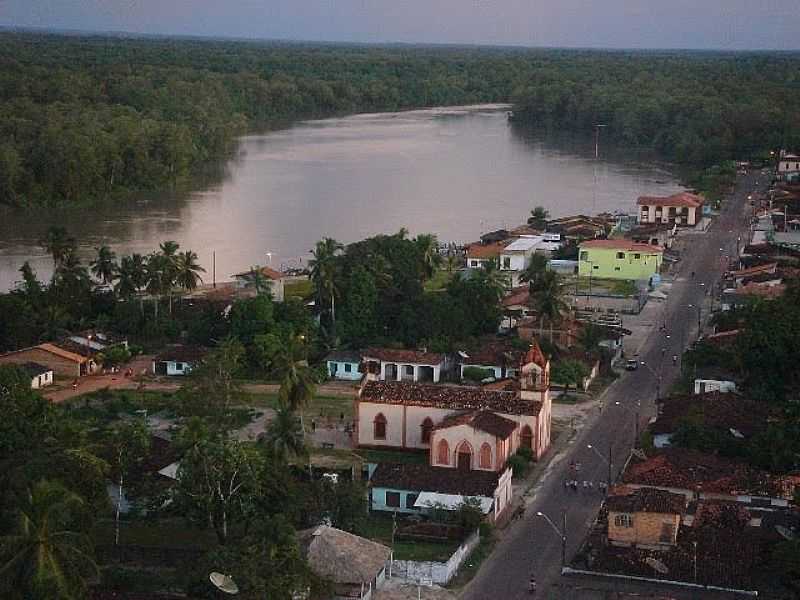 QUATIPURU-PA-VISTA DA CIDADE E DO RIO-FOTO:BOLAGOL.NO.COMUNIDADES.NET - QUATIPURU - PA