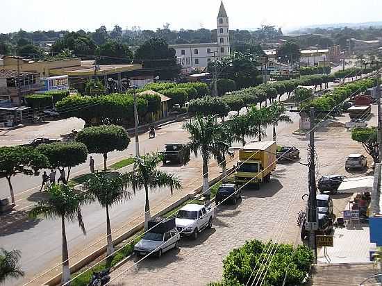 AVENIDA CENTRAL E AO FUNDO IGREJA DE RONDON DO PAR-PA-FOTO:FIDELIS PAIXAO - RONDON DO PAR - PA