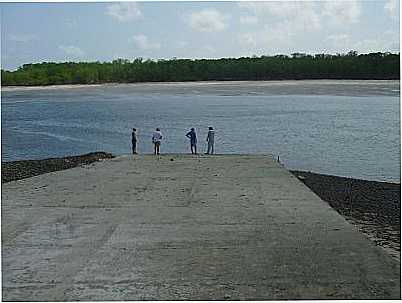 RAMPA PARA PESCADORES NA VILA CUIARANA, POR FERNANDO MACEDO - SALINPOLIS - PA