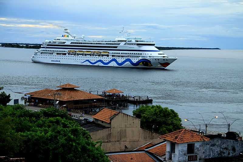 SANTARM-PA-NAVIO DE PASSAGEIROS NO RIO TAPAJS-FOTO:LUCIANO PASSOS CRUZ - SANTARM - PA