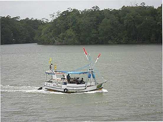 BARCO PESQUEIRO EM SO CAETANO DE ODIVELAS-PA-FOTO:PEDRO PAULO - SO CAETANO DE ODIVELAS - PA