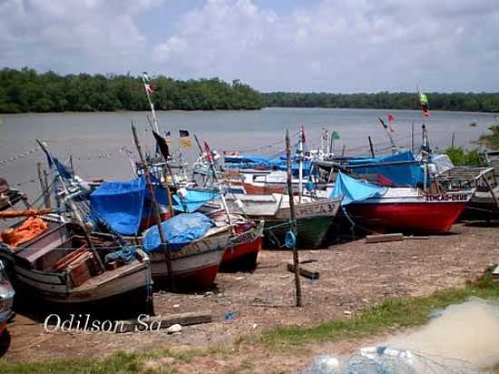 BARCOS DE PESCA NO RIO MOJUIM EM SO CAETANO DE ODIVELAS-PA-FOTO:ODILSON S - SO CAETANO DE ODIVELAS - PA