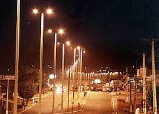 AVENIDA CASTELO BRANCO A NOITE, POR LEANDRO DE S - SO GERALDO DO ARAGUAIA - PA