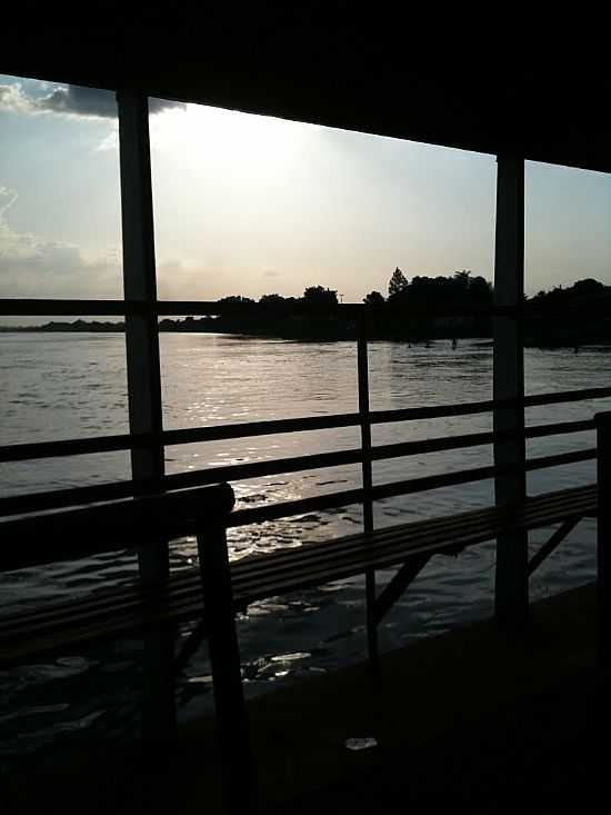 SO GERALDO DO ARAGUAIA-PA-TRAVESSIA DE BALSA ENTRE O ESTADO DO PAR E TOCANTINS-FOTO:H4LTB00T - SO GERALDO DO ARAGUAIA - PA