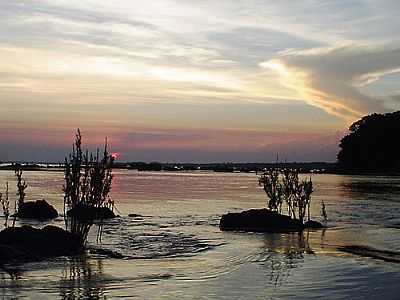 ENTARDECER EM SO JOO DO ARAGUAIA.
FOTO E LEGENDA: VAL-ANDR MUTRAN - SO JOO DO ARAGUAIA - PA