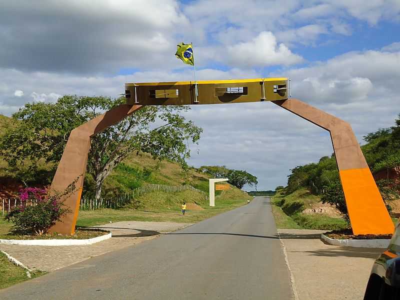 ALAGOA GRANDE-PB-PRTICO DE ENTRADA EM HOMENAGEM   JACKSON DO PANDEIRO-FOTO:WWW.PARAIBADEBATE. - ALAGOA GRANDE - PB