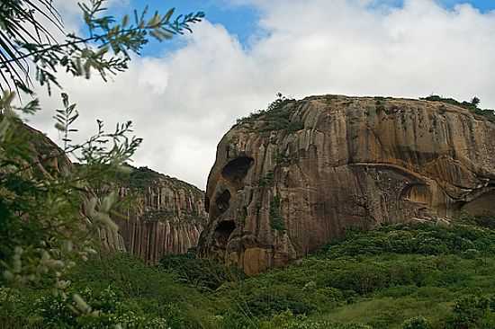 PEDRA DA CAVEIRA EM ARARUNA-PB-FOTO:THYRONE - ARARUNA - PB