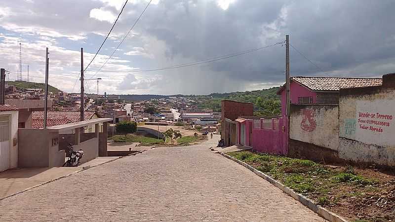 AROEIRAS-PB-RUA E VISTA PARCIAL DA CIDADE-FOTO:FACEBOOK - AROEIRAS - PB