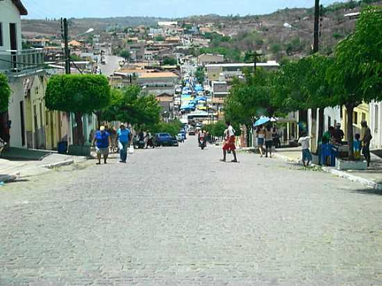 AVENIDA EM AROEIRAS VISTA DO ALTO-FOTO:IVO LEONIO - AROEIRAS - PB