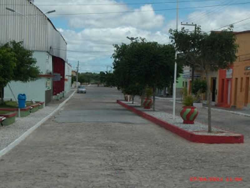 BARANA-PB-AVENIDA AO LADO DA PRAA CENTRAL-FOTO:JORNALDEBARAUNA. - BARANA - PB